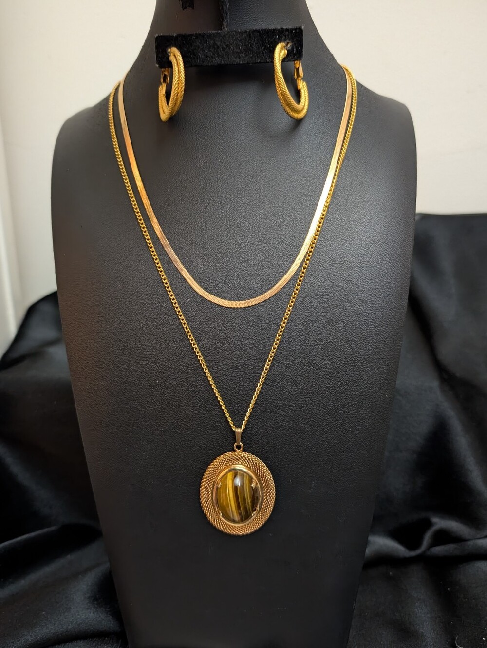 Vintage Tiger's Eye Pendant Necklace  & Matching Brushed Gold Earrings
